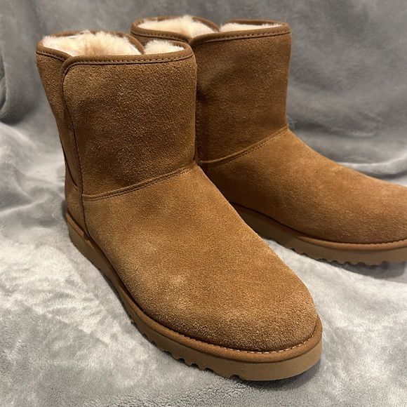 Ugg boot - Picture 5 of 6